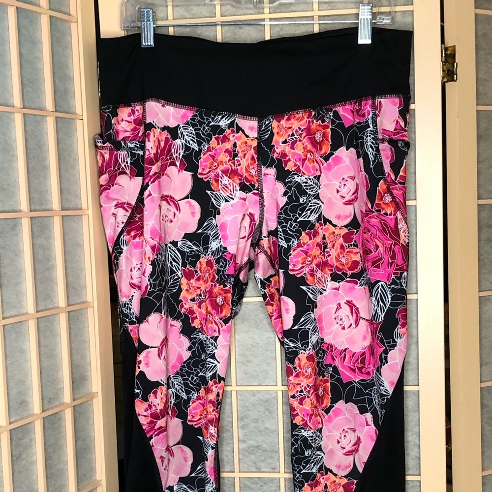 Danskin Cropped Floral Legging